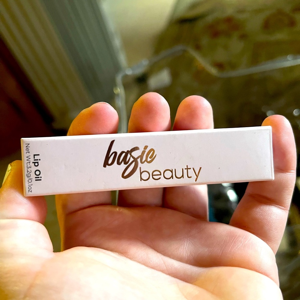 Lip oil